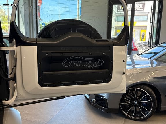 Land Rover Defender 2021 P400e Plug-In