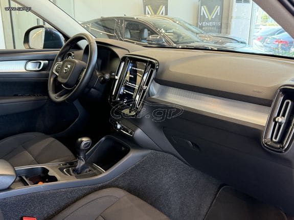 Volvo XC40 2020 T3 MOMENTUM / LED