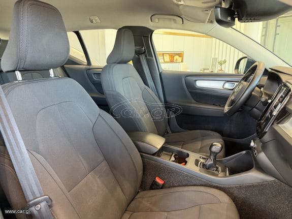 Volvo XC40 2020 T3 MOMENTUM / LED