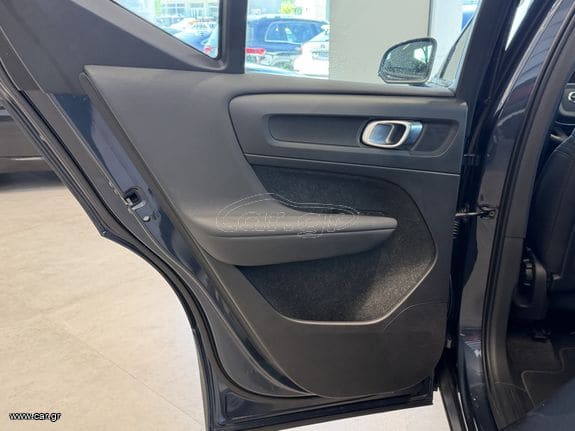 Volvo XC40 2020 T3 MOMENTUM / LED