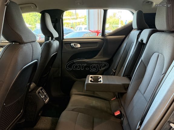 Volvo XC40 2020 T3 MOMENTUM / LED