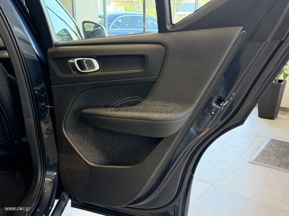 Volvo XC40 2020 T3 MOMENTUM / LED