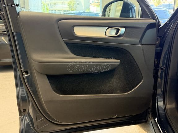 Volvo XC40 2020 T3 MOMENTUM / LED