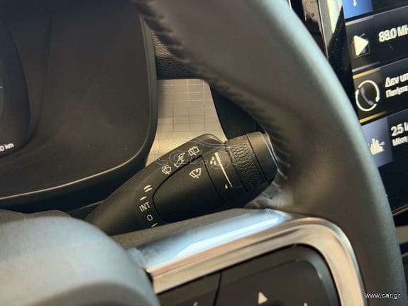 Volvo XC40 2020 T3 MOMENTUM / LED