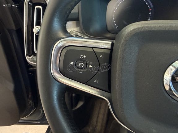 Volvo XC40 2020 T3 MOMENTUM / LED