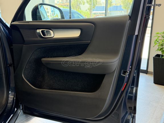Volvo XC40 2020 T3 MOMENTUM / LED
