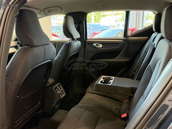 Volvo XC40 2020 T3 MOMENTUM / LED