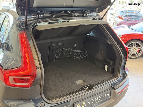 Volvo XC40 2020 T3 MOMENTUM / LED