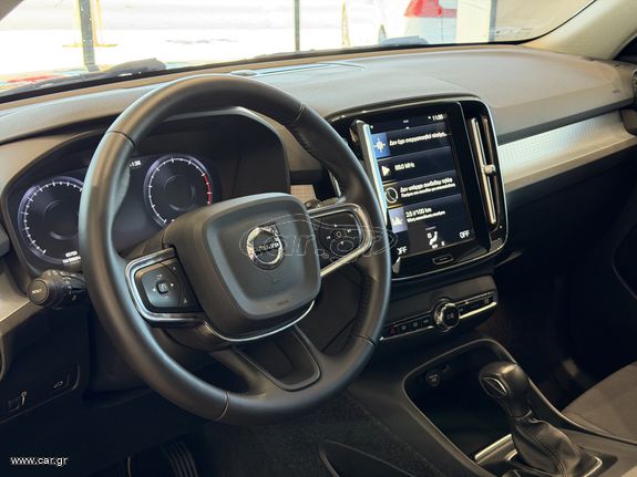 Volvo XC40 2020 T3 MOMENTUM / LED