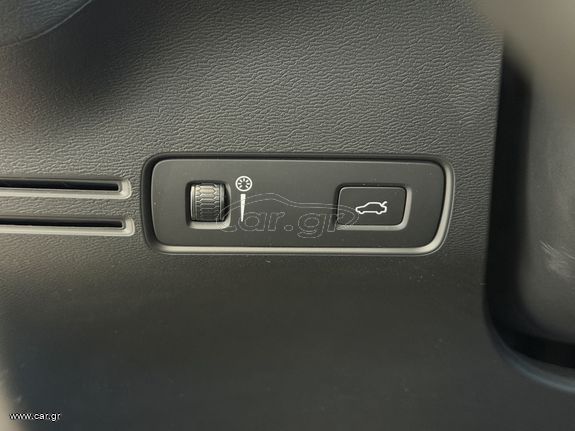 Volvo XC40 2020 T3 MOMENTUM / LED