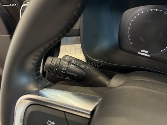 Volvo XC40 2020 T3 MOMENTUM / LED
