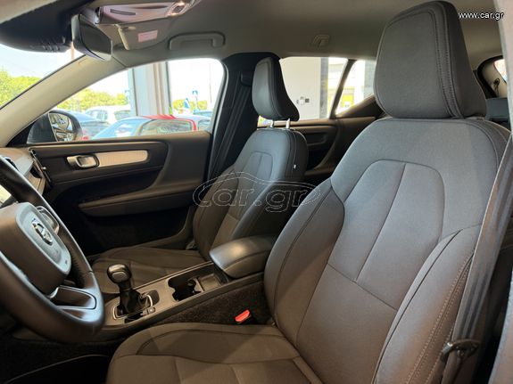 Volvo XC40 2020 T3 MOMENTUM / LED